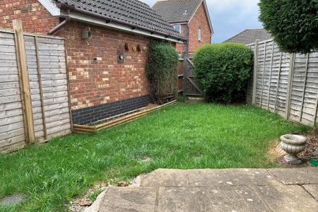 2 bedroom end of terrace house to rent - Photo 2