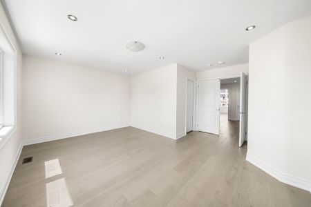 For Lease - 261 Seaview Heights, East Gwillimbury, Ontario - Photo 2