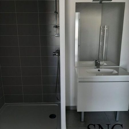 T2 AVEC BALCON ET PARKING - Photo 3