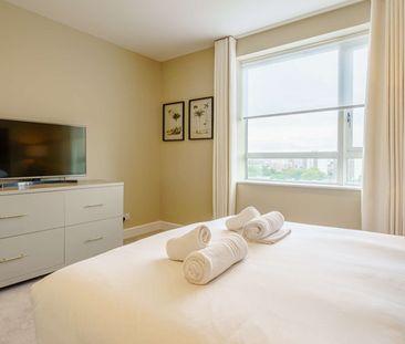 Two Bedroom Two Bathroom Apartment To Let Canary Wharf E14 - Photo 3