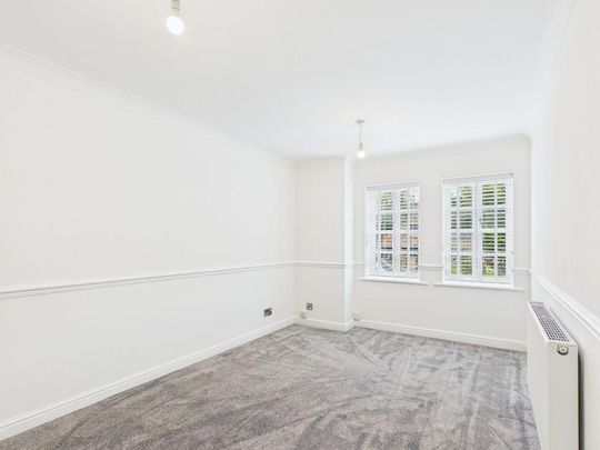 2 bedroom ground floor flat to rent - Photo 1