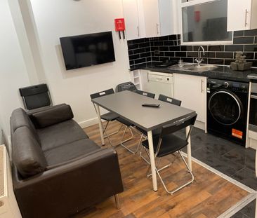 Room in a Shared Flat, Denmark Hill, SE5 - Photo 1