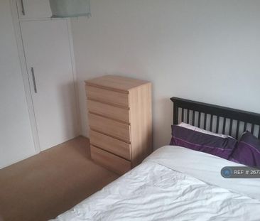 1 bedroom in a flat share to rent - Photo 4