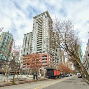 1 bedroom & den in the heart of yaletown - Photo 2