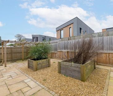 4 bedroom detached house to rent - Photo 4