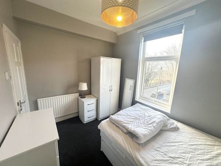 St Ann's Mount (Room 3), Leeds, Burley - Photo 2