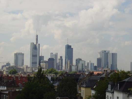 TRAUMHAFTE PENTHOUSEWOHNUNG MIT LIFT, PARKETT, EBK UND DACHTERRASSE - Photo 1