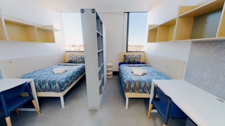 Twin room in 8 person Apartment - Photo 3