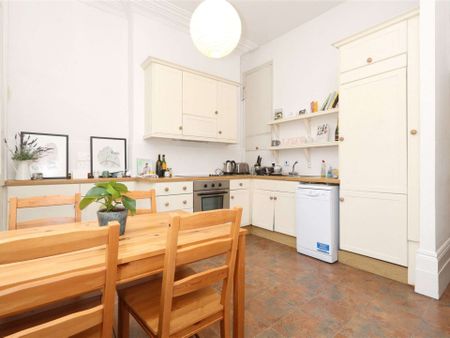 A beautifully appointed ground floor flat set in the heart of Barnsbury. - Photo 4
