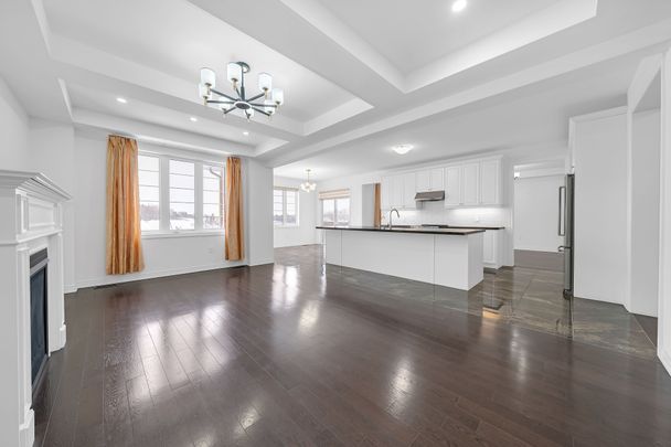 For Lease - 70 Forest Edge Crescent, East Gwillimbury, Ontario - Photo 1