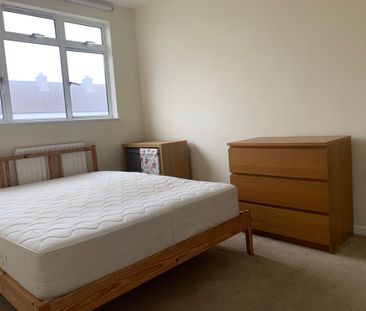 3 Bed Maisonette, Carisbrooke Gardens, SE15 - Photo 3
