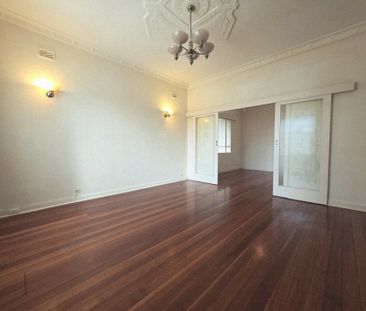 Neat 3-Bedroom Home in Convenient Royal Park Location - Photo 2