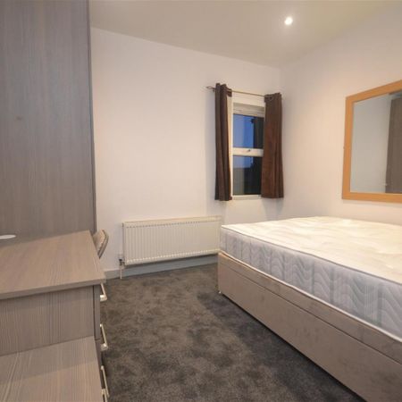 1 bedroom Flat To Let - Photo 3