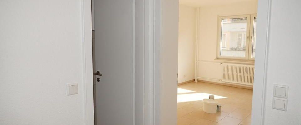 Helle 2,5-Zimmer-Wohnung mit Sonnenbalkon in Duisburg-Duissern - Foto 1