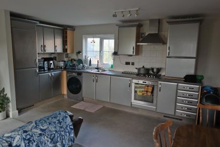 2 bedroom flat to rent - Photo 4