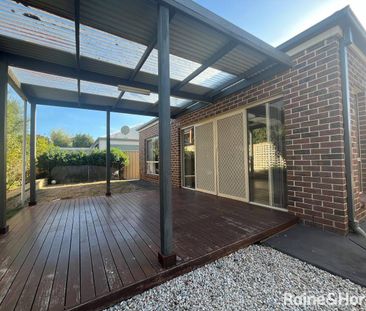 24 Westerfolds Terrace, Caroline Springs, VIC 3023 - Photo 4