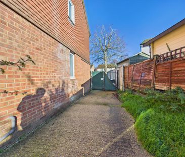 2 bedroom semi-detached house to rent - Photo 6