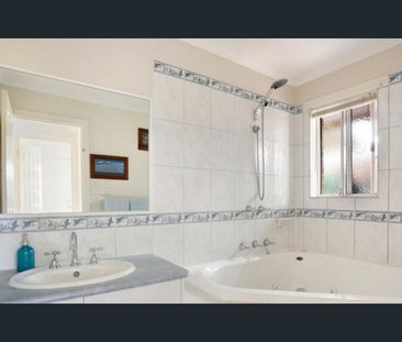 Family Home in a Prime Cranbourne West Location - Photo 6