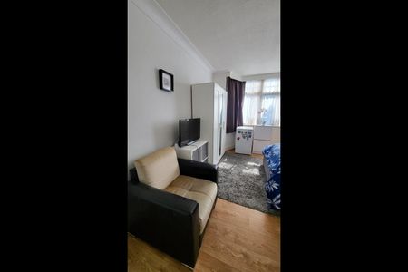 Room in a Shared House, Fleetwood Road, NW10 - Photo 2