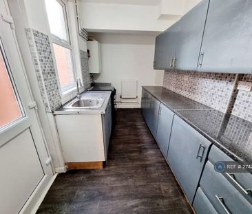 2 bedroom terraced house to rent - Photo 6