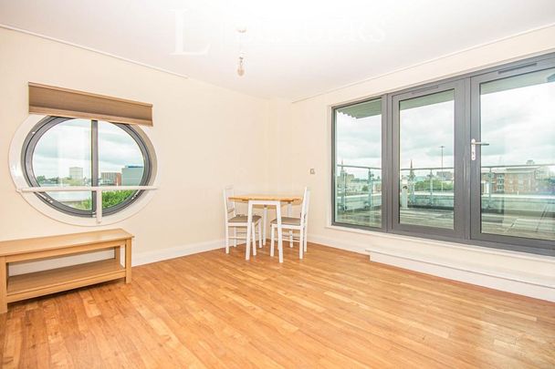 2 bedroom flat to rent - Photo 1