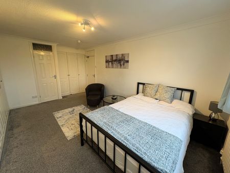 HOUSE SHARE Talbot Drive - Photo 4