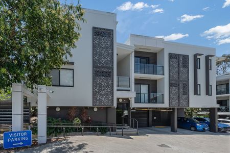 Boutique Three Bedroom ,Three Bathroom Unit in Bushland Setting with Complex Pool - Photo 5