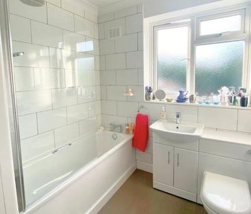 Room in a Shared House, South Park Crescent, SE6 - Photo 2