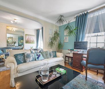2 bedroom flat to rent - Photo 2