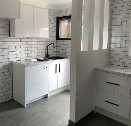 Minutes to CBD, renovated & fully air conditioned! - Photo 2