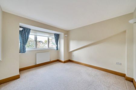 3 Bedroom House - Crescent Close, Winchester - Photo 5