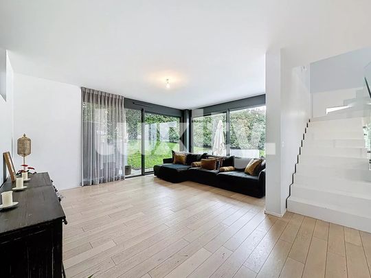 Contemporary house in Anières - Photo 1