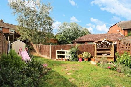 Portia Grove, Warfield, RG42 - Photo 4
