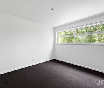 MODERN TOWNHOUSE, CENTRAL WERRIBEE - Photo 5