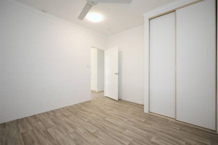 3 Bedroom Air Conditioned Home - Fully Fenced - Photo 2