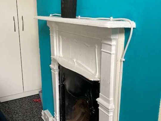 Hawkins Street Room 4 - Photo 1