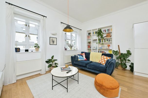 High street - Photo 1