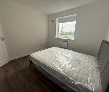 2 Bed Flat, Albatross Close, E6 - Photo 6