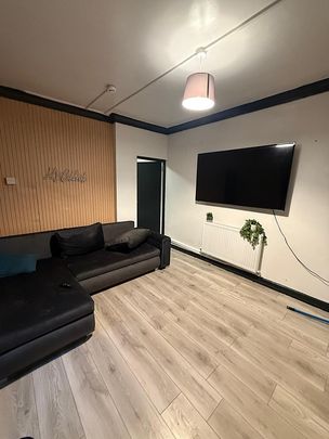 £1,250 PCM, Two Bedroom Ground Floor Flat with Enclosed Garden in Richmond Road, Roath, Cardiff, CF24 3AT - Photo 1