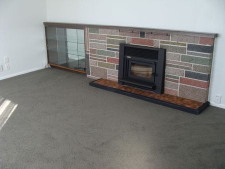 3 Bedroom Home in Waitara - Photo 2