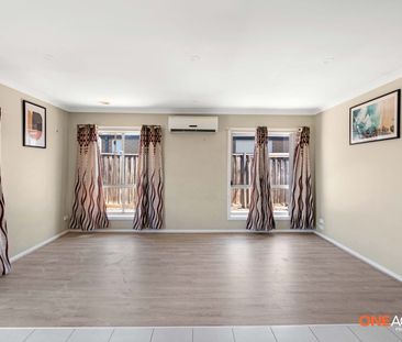 Perfect Family Home in Brookfield!! - Photo 2