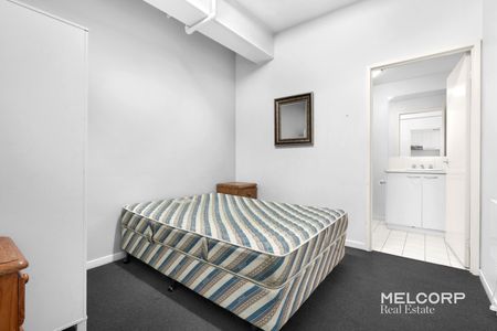 CENTRAL BLISSED ONE BEDROOM - FURNISHED - Photo 2