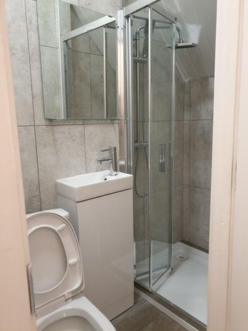 1 bedroom in a flat share to rent - Photo 5
