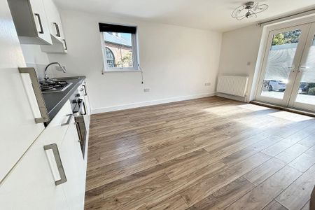 2 bedroom flat to rent - Photo 2