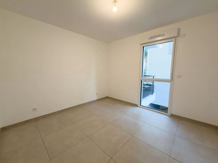 location vide 3p 67.70m² + terrasse + stationnement - Photo 5