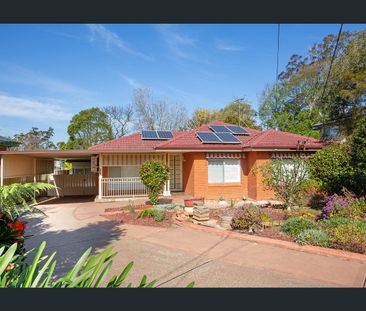 Bright and Comfortable 3 Bedroom Home with Large Downstairs Retreat - Photo 1