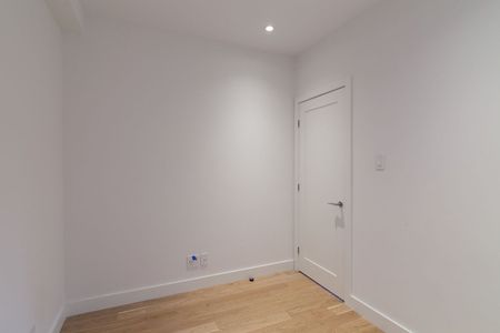 4745 Queen Mary Road - Photo 2