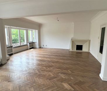 Goed gelegen authentiek appartement met 2 slaapkamers en garage - Foto 6