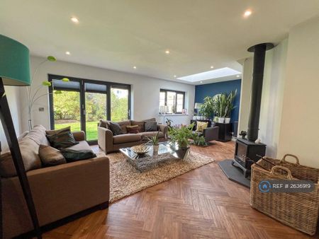 5 bedroom detached house to rent - Photo 4