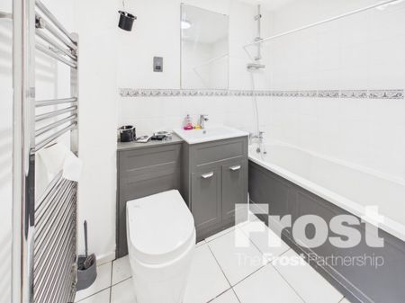 Charlton Close, Slough, Berkshire,SL1 - Photo 4
